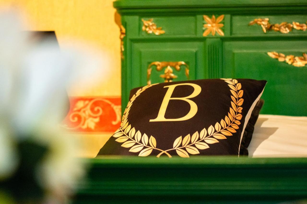 Hotel Le Baron Cremieu ภายนอก รูปภาพ