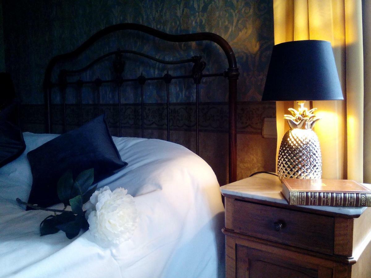 Hotel Le Baron Cremieu ภายนอก รูปภาพ
