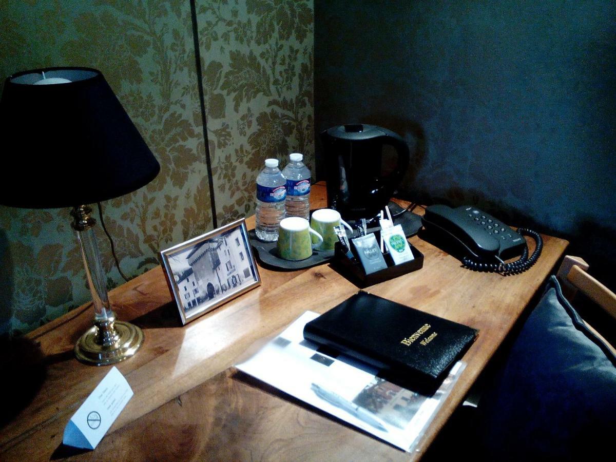 Hotel Le Baron Cremieu ภายนอก รูปภาพ