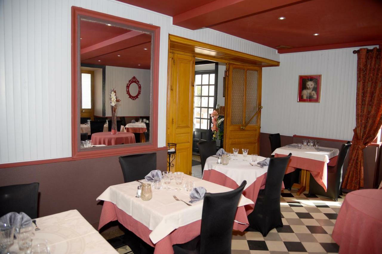 Hotel Le Baron Cremieu ภายนอก รูปภาพ