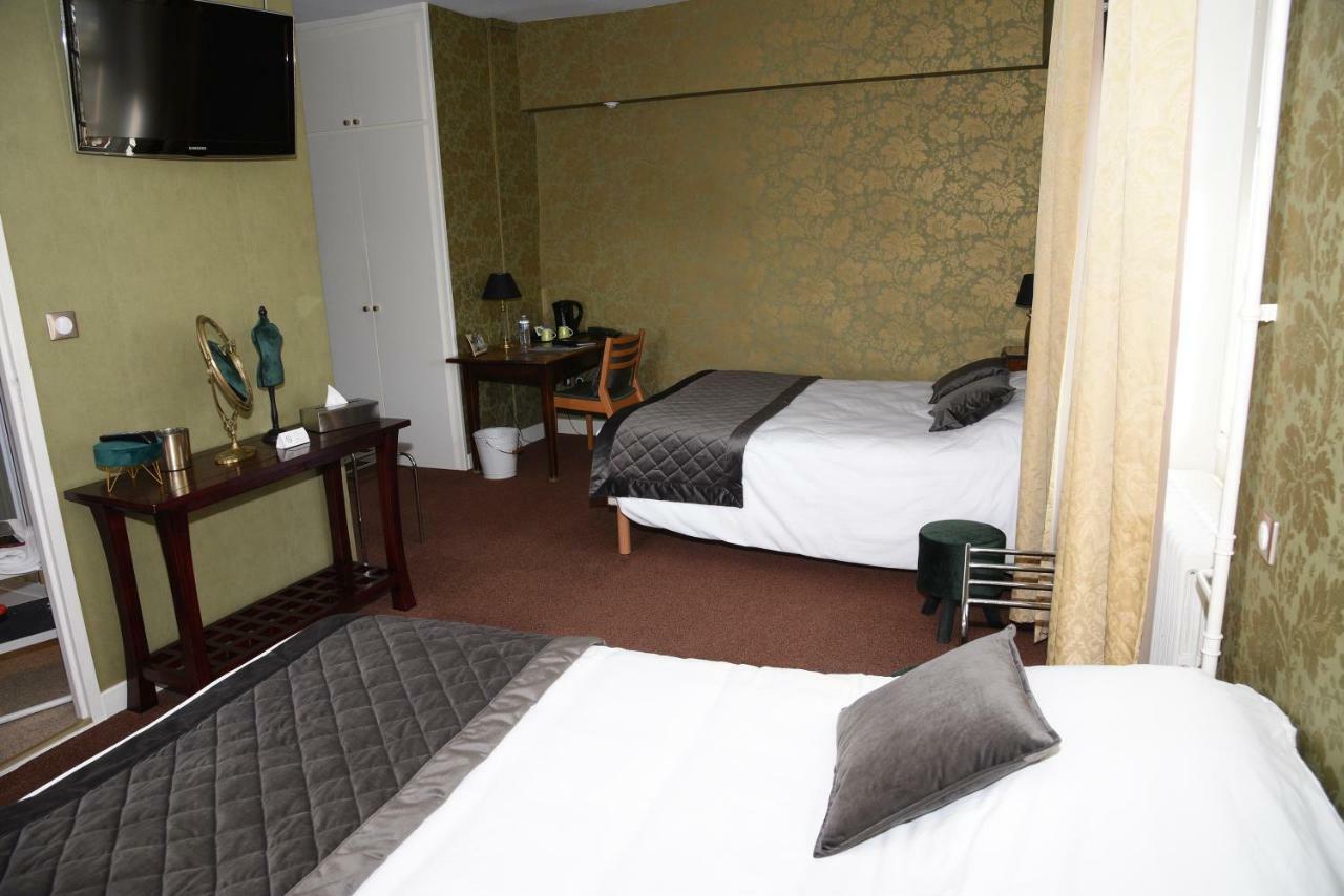 Hotel Le Baron Cremieu ภายนอก รูปภาพ