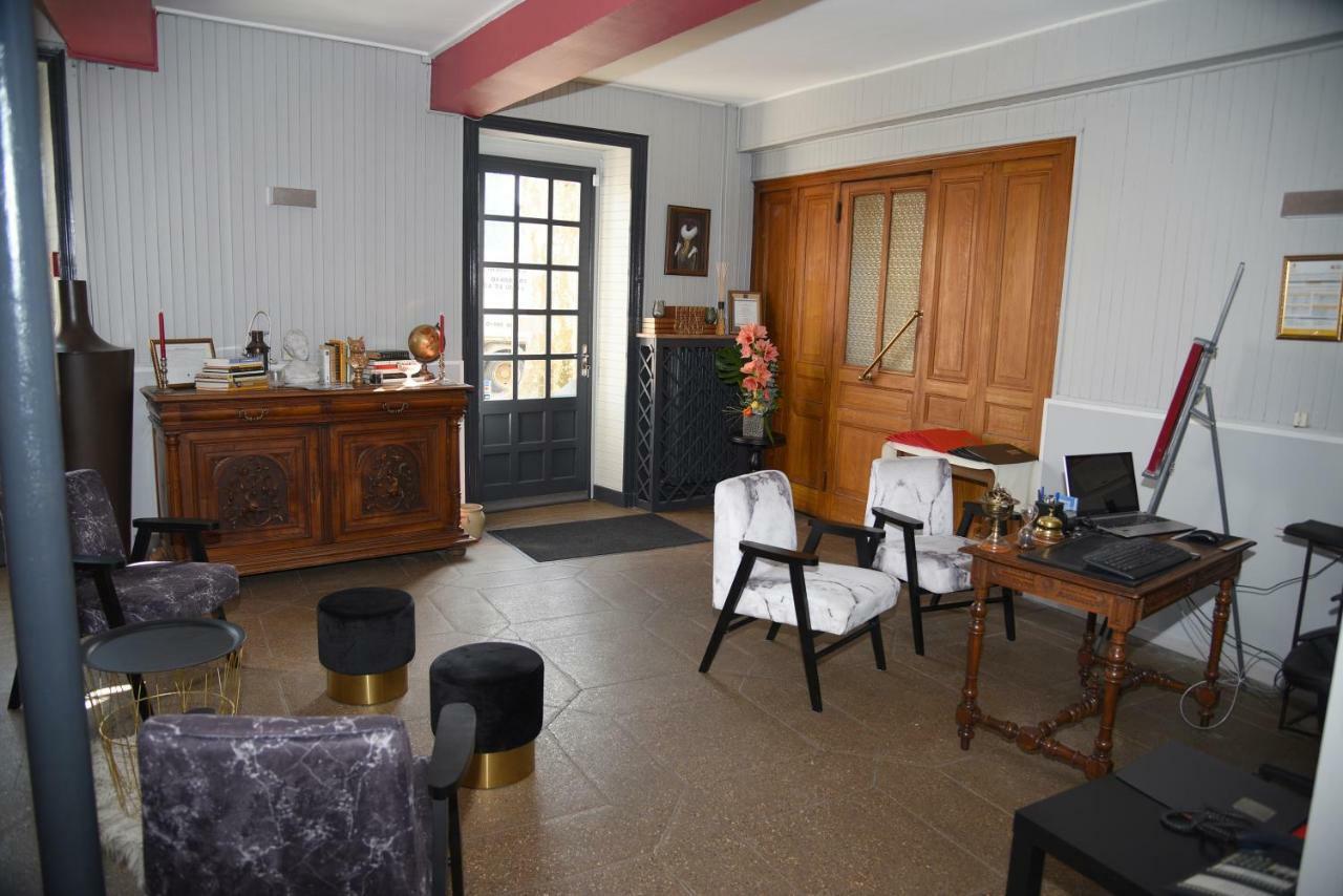 Hotel Le Baron Cremieu ภายนอก รูปภาพ